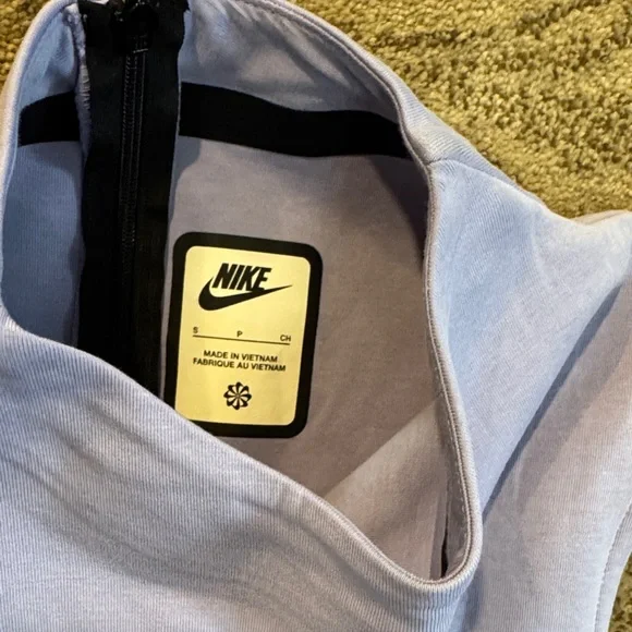 Elegant Lavender Sleeveless Dress - Picture 3 of 7